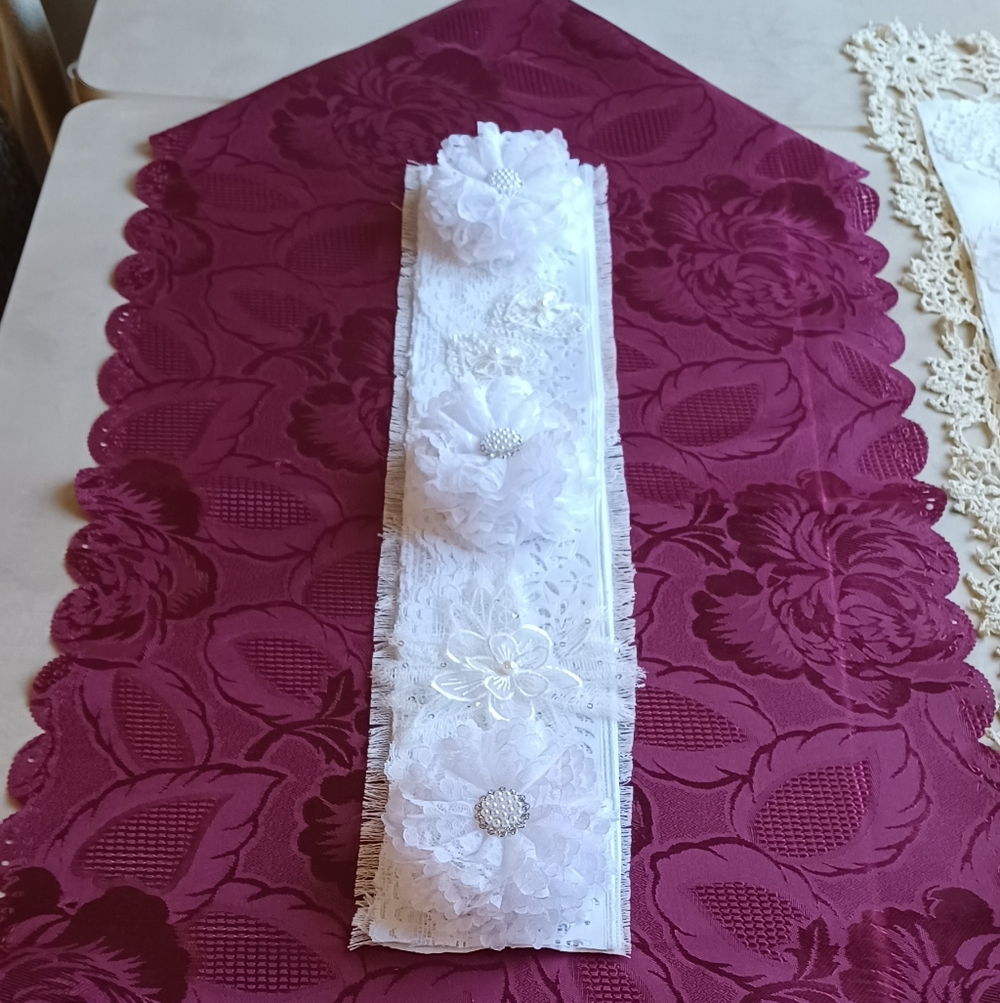 Elegant White Floral Table Runner